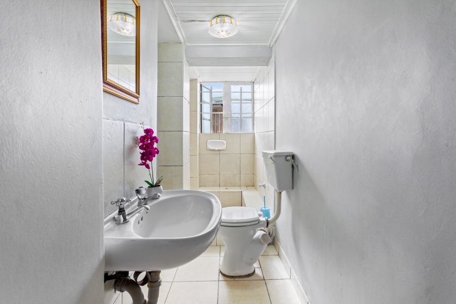 9 Bedroom Property for Sale in Observatory Western Cape